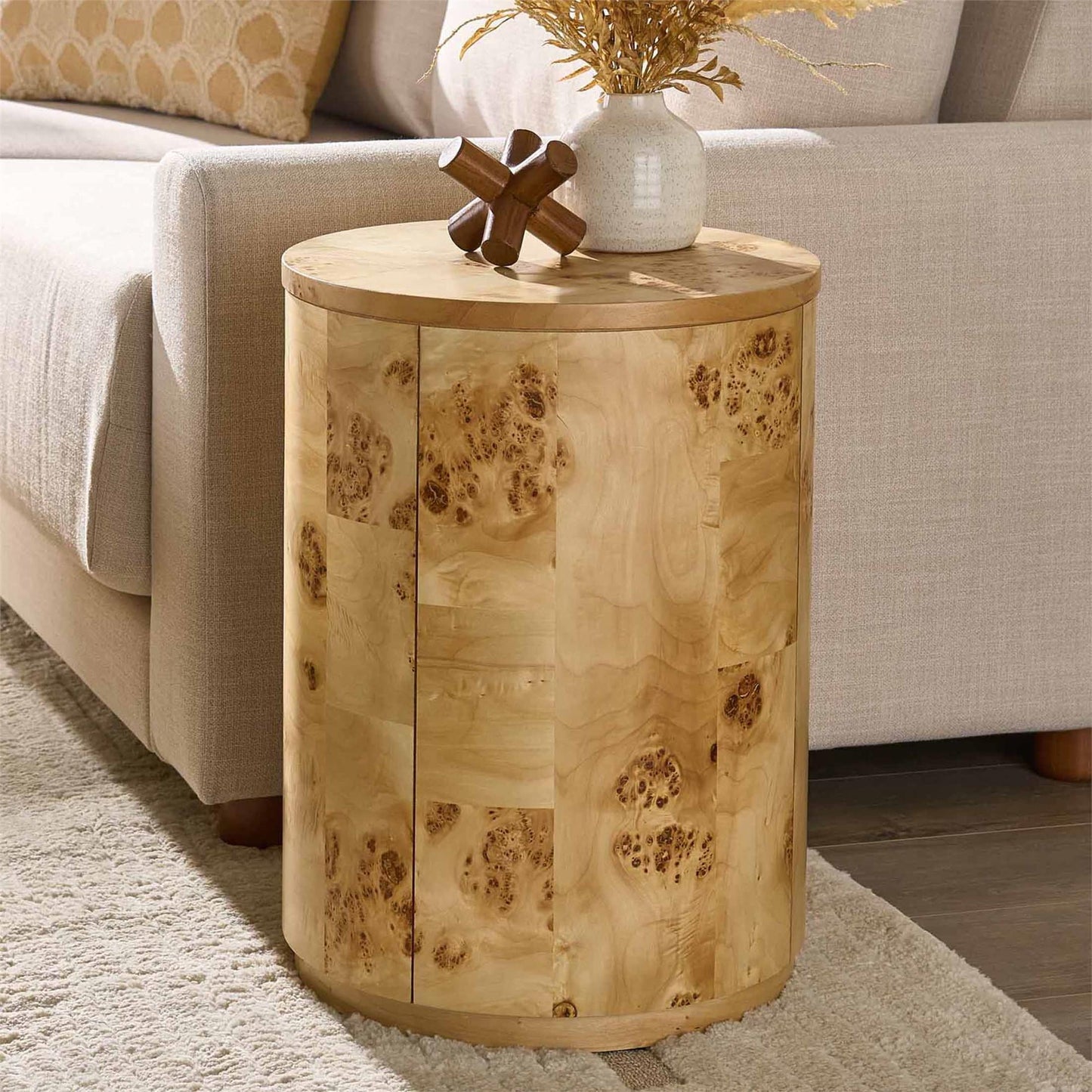 Better Homes & Gardens Mesa Auxiliar Redonda de Madera de Rizo, Chapa de Madera de Rizo Claro