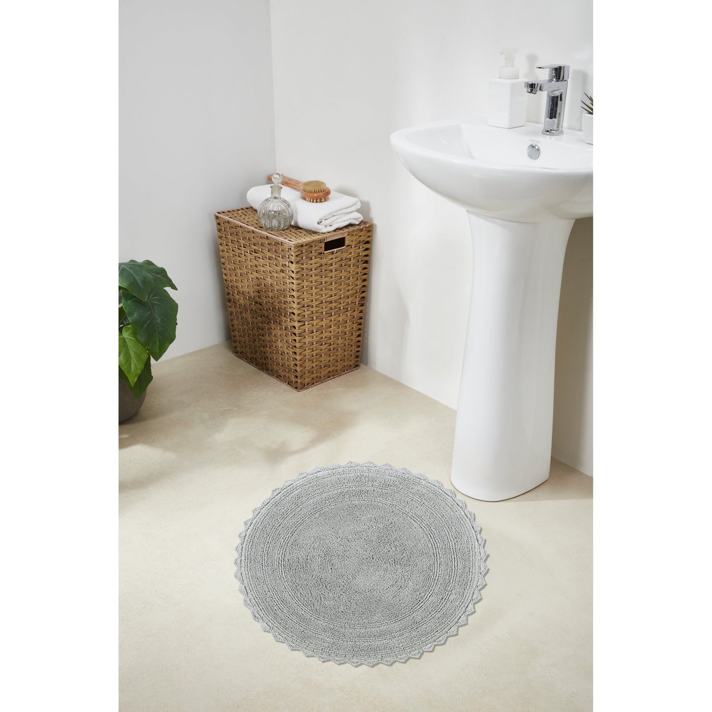 Better Trends Tapete de Baño Redondo Chic, Diámetro de 24", 100% Algodón con Borde de Crochet, Absorbente de Agua, Ideal para Baños a Media Altura y Tocadores, Lavable a Máquina, Gris - Colección de Crochet Lilly