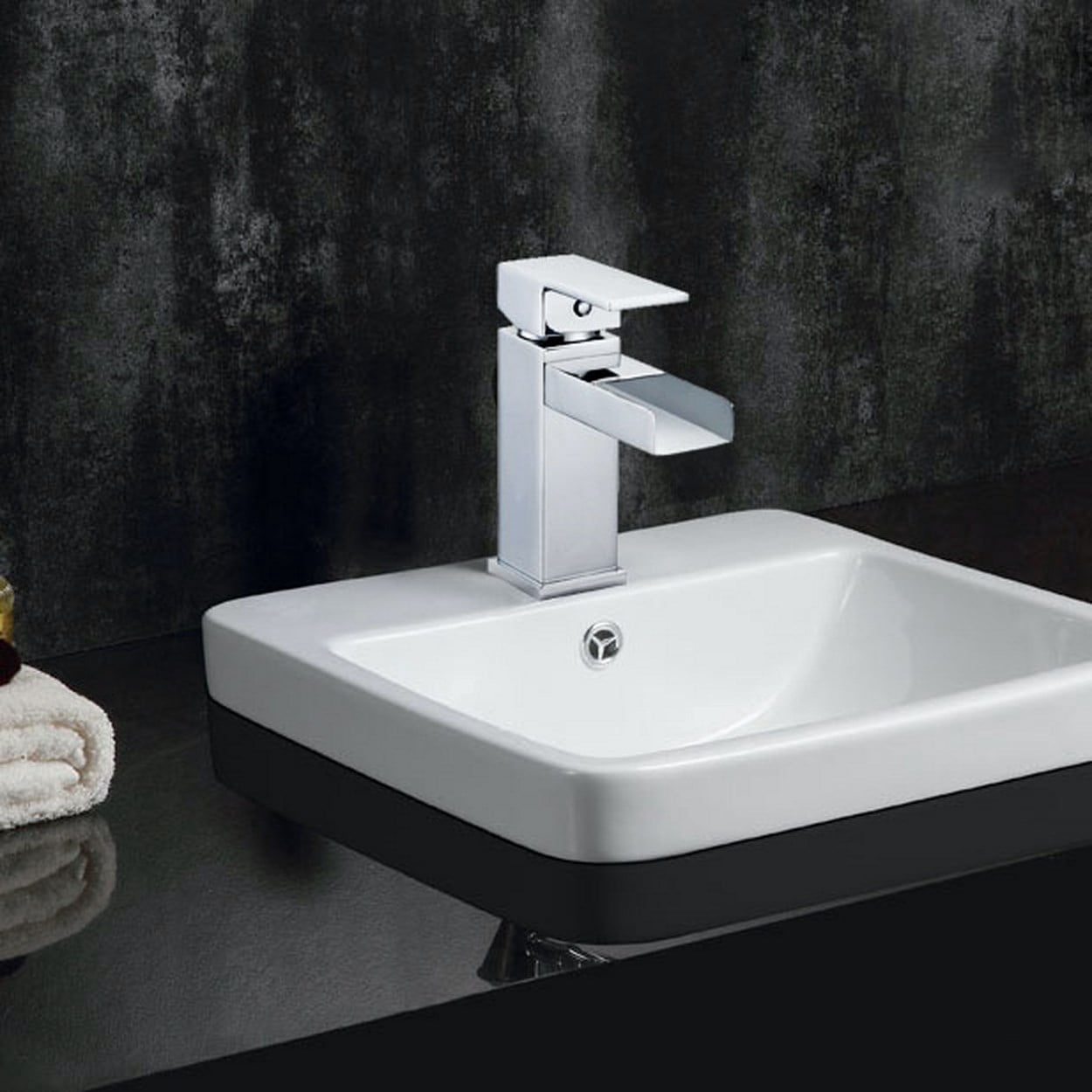 Safavieh Solea Calm Bathroom Faucet in Chrome