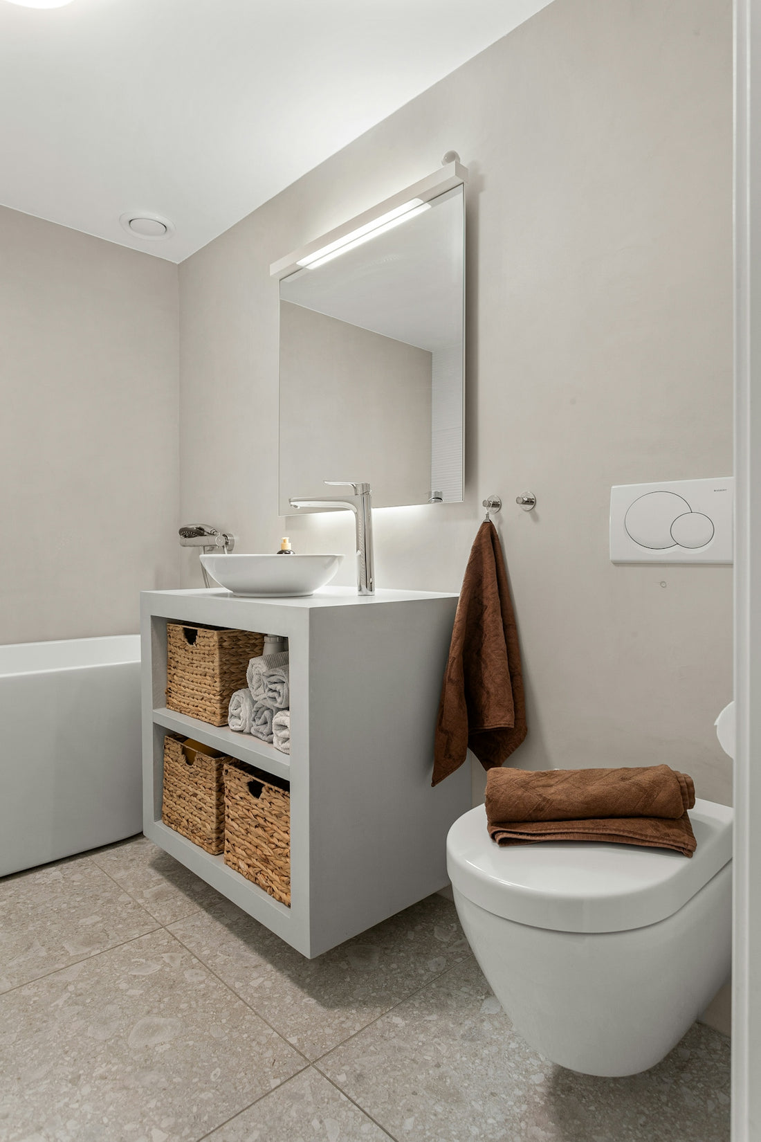 A bathroom with a toilet, sink, and bathtub