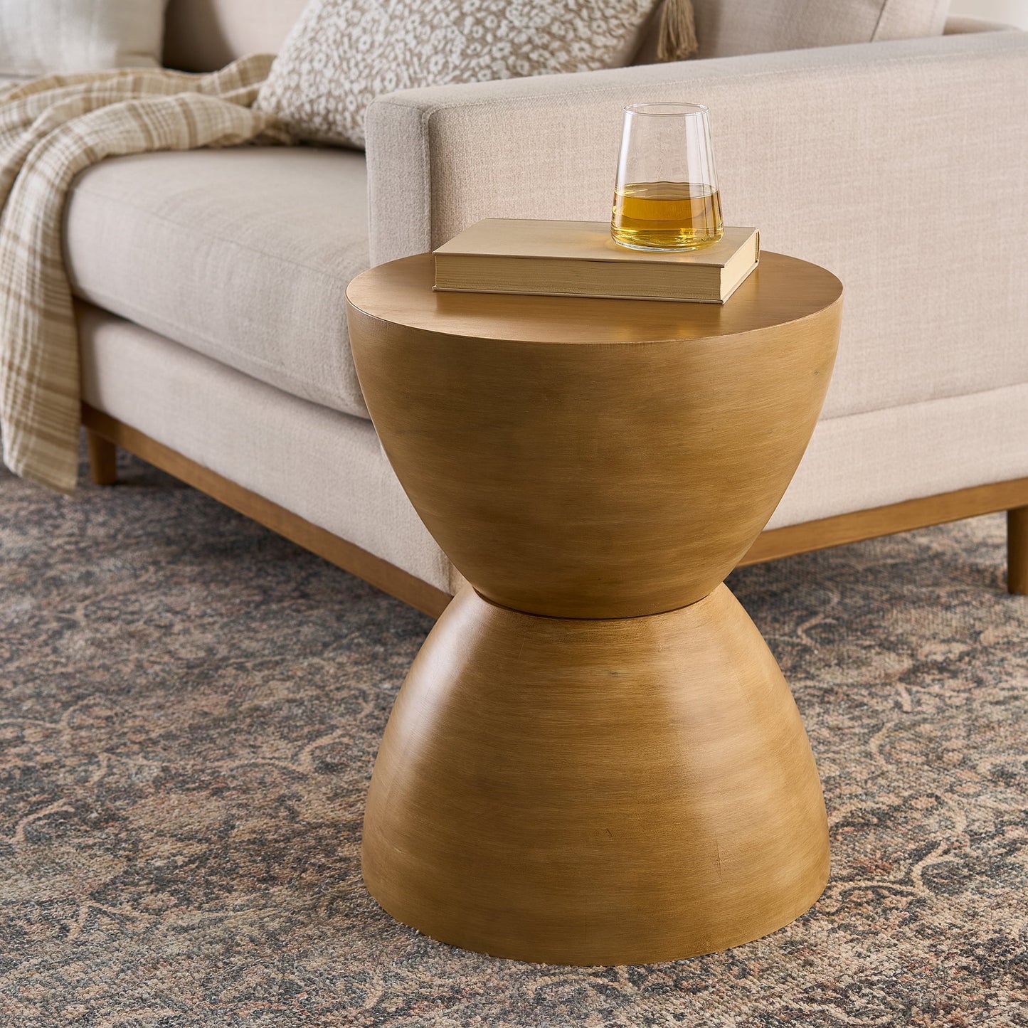 Better Homes & Gardens Mesa Auxiliar de Madera James, Acabado Miel Claro