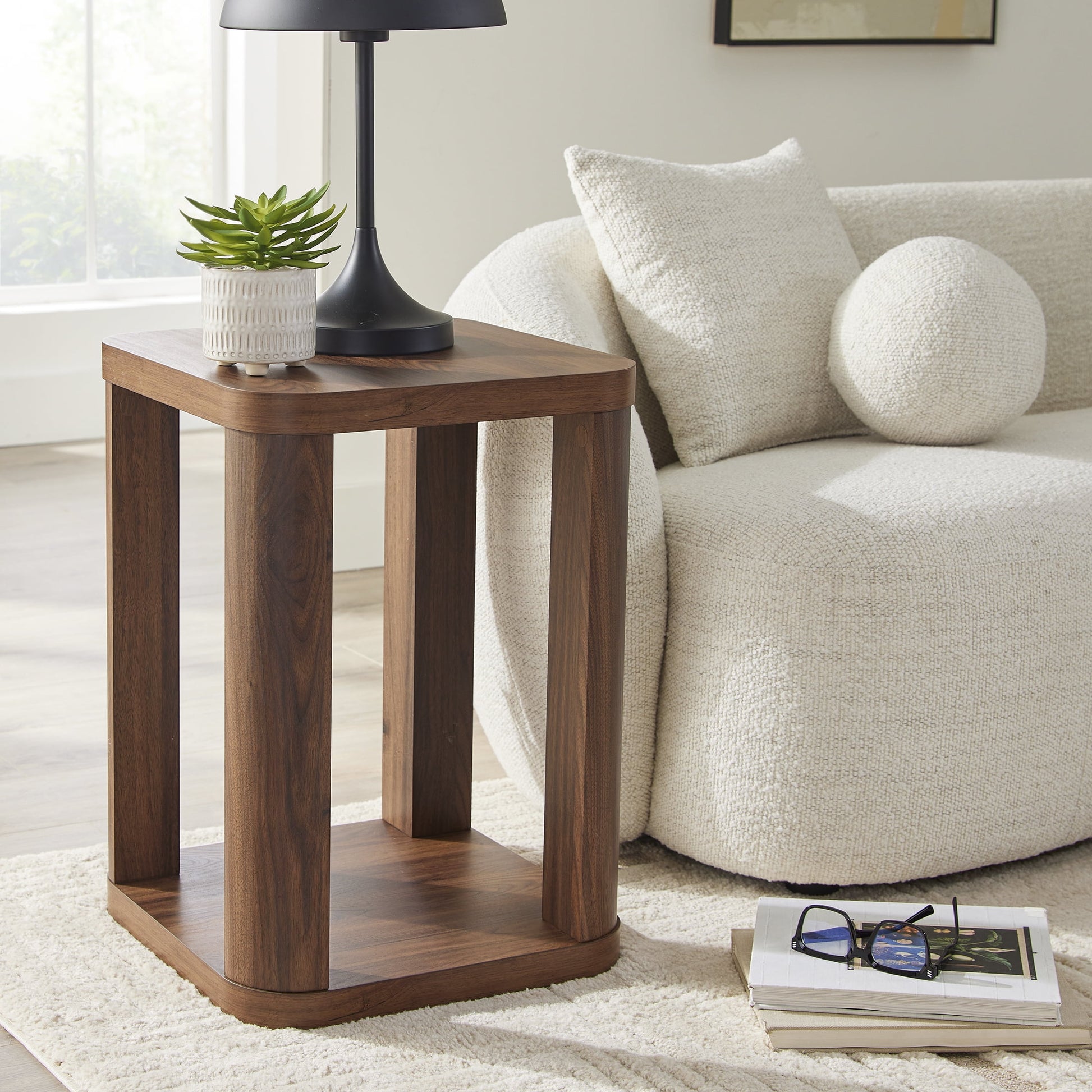 Better Homes & Gardens Mesa Auxiliar Juliet, Nogal