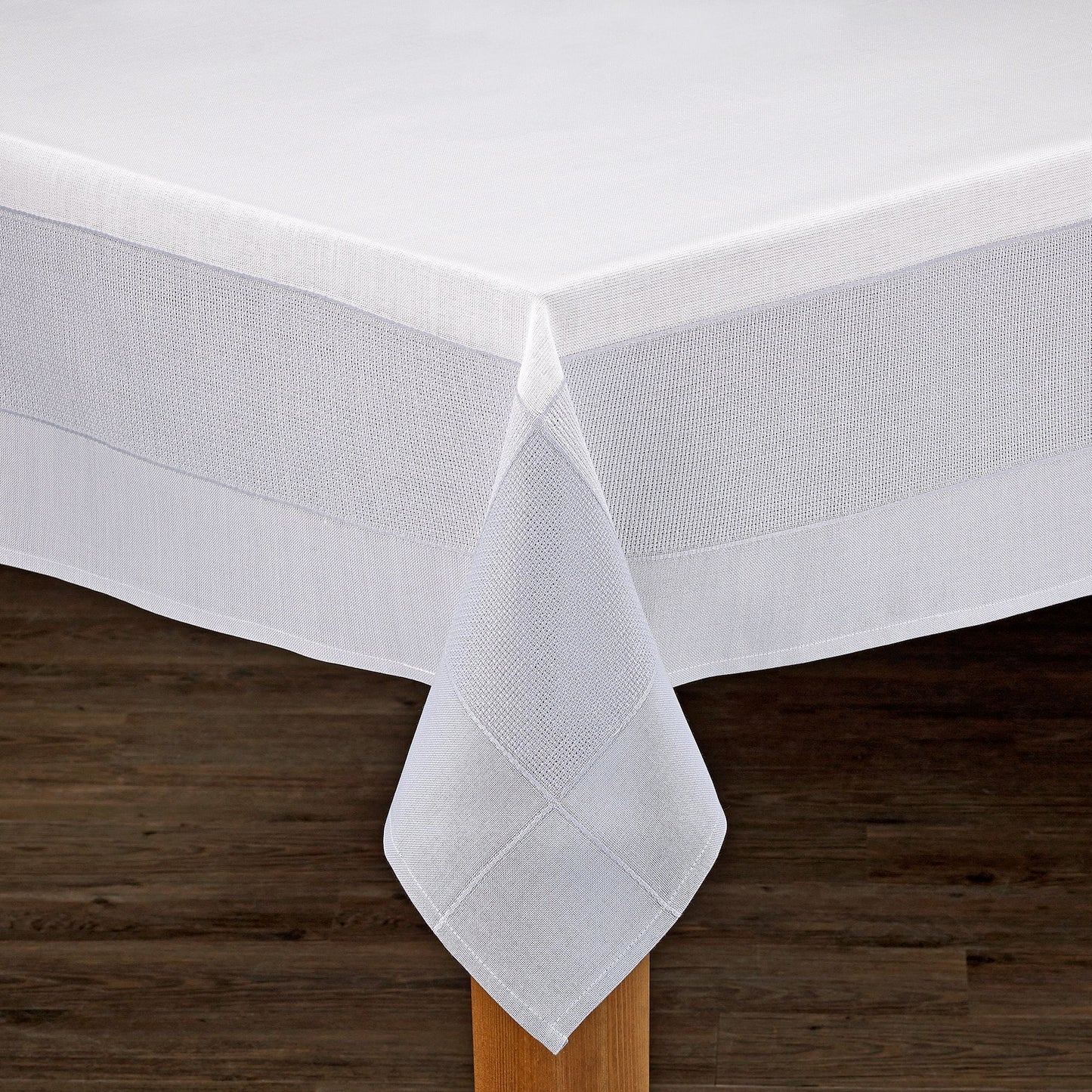 Bohemia 60"x120" Cotton/Poly Tablecloth in White/Grey