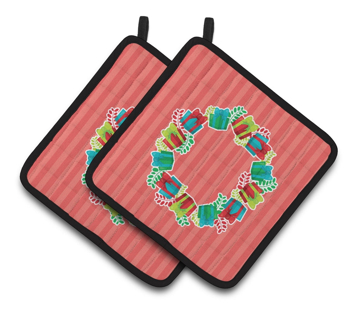 Caroline's Treasures Christmas Wreath Presents Pair of Pot Holders