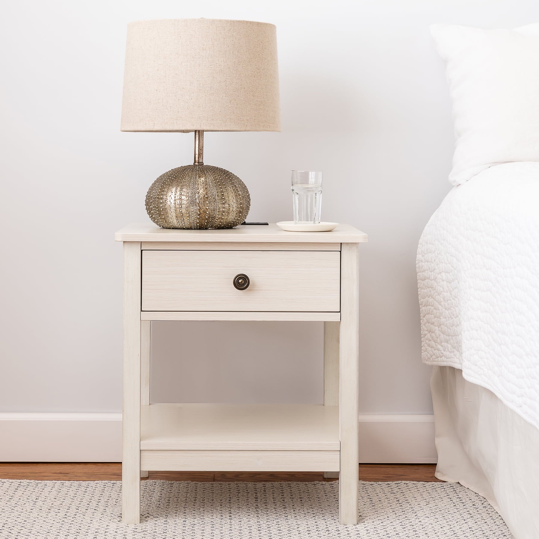 DecorTech Mesa Auxiliar Rectangular Tradicional con AlimentaciÃ³n AC y Puertos de Carga USB, Blanca