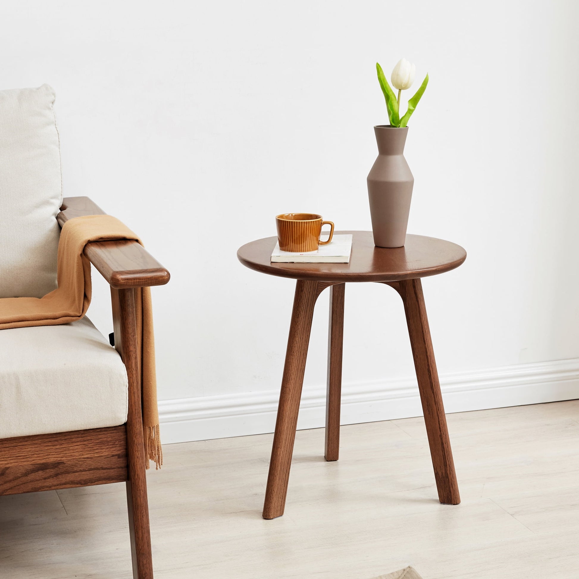 MAYEERTY Round End Table â€“ Solid Oak Wood Small Side Table for Living Room & Bedroom