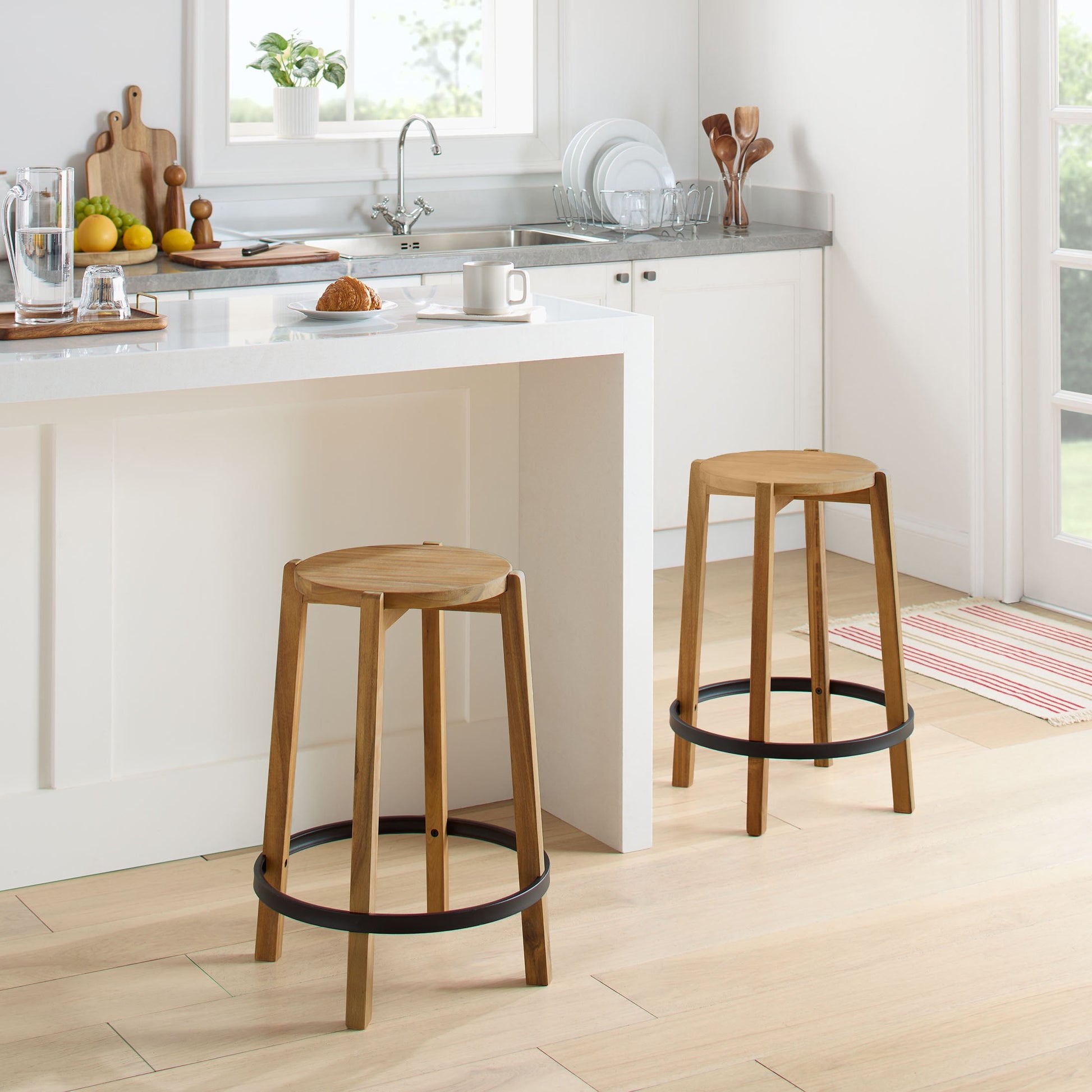 Mainstays Paquete de 2 Taburetes de Bar Modernos de Madera sin Respaldo para Interiores con Anillo de Pie Negro, 29" de Altura