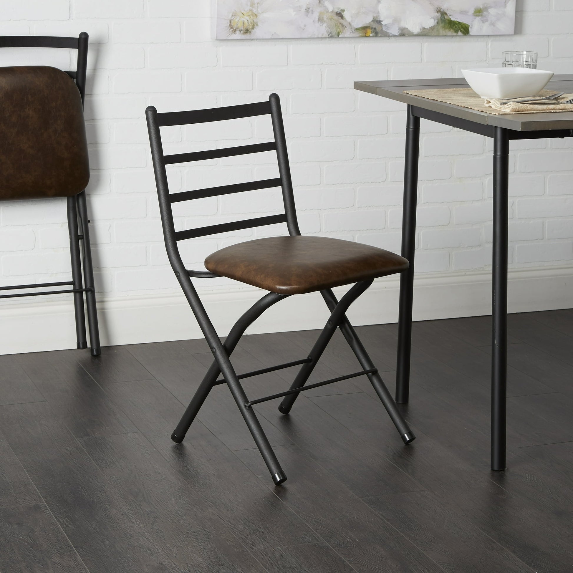 Mainstays Silla Plegable de Listones Negra para Interiores con Asiento de Cuero Vegano MarrÃ³n