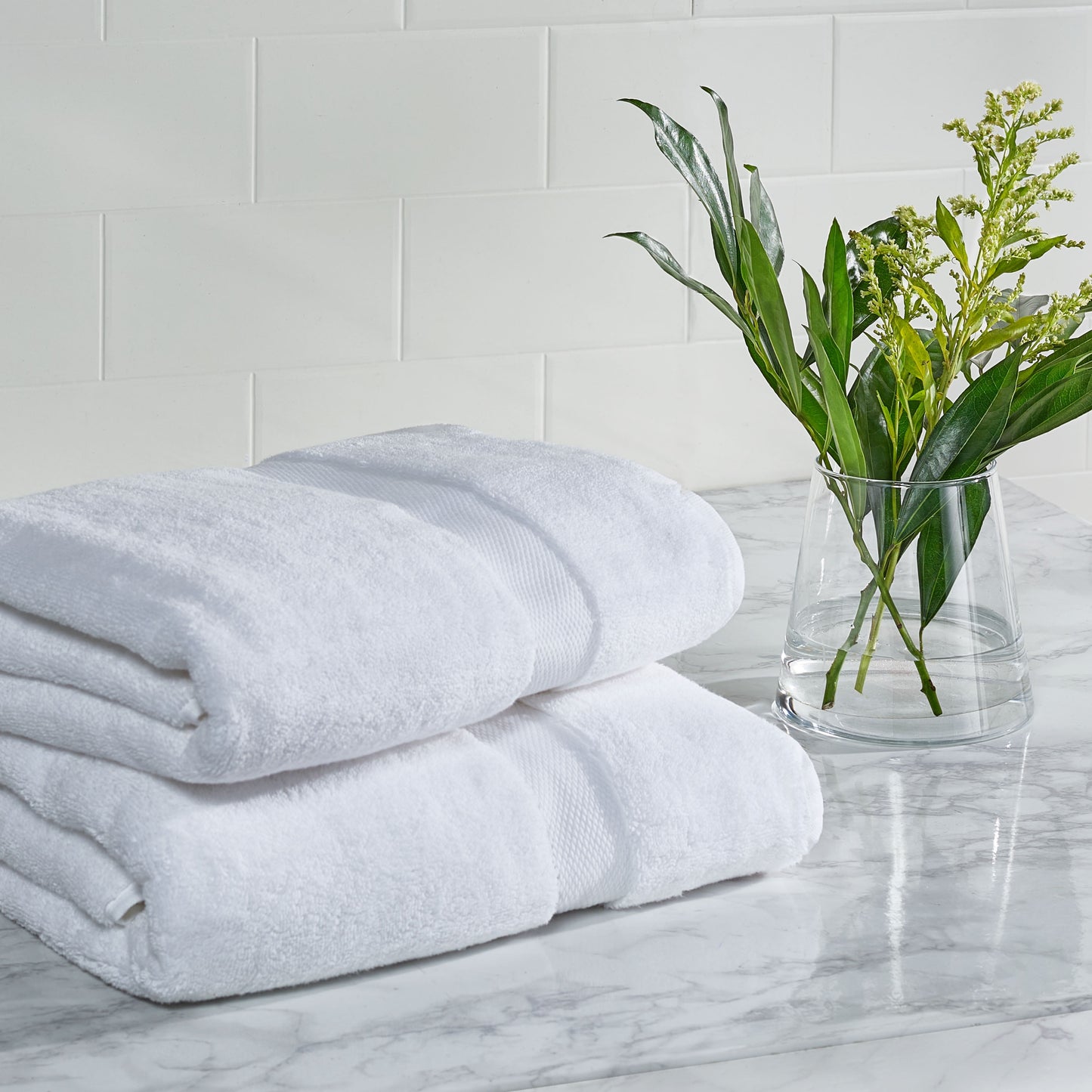 SAFAVIEH Super Plush Solid Bath Towel Set, 27" x 54", White, Set of 2