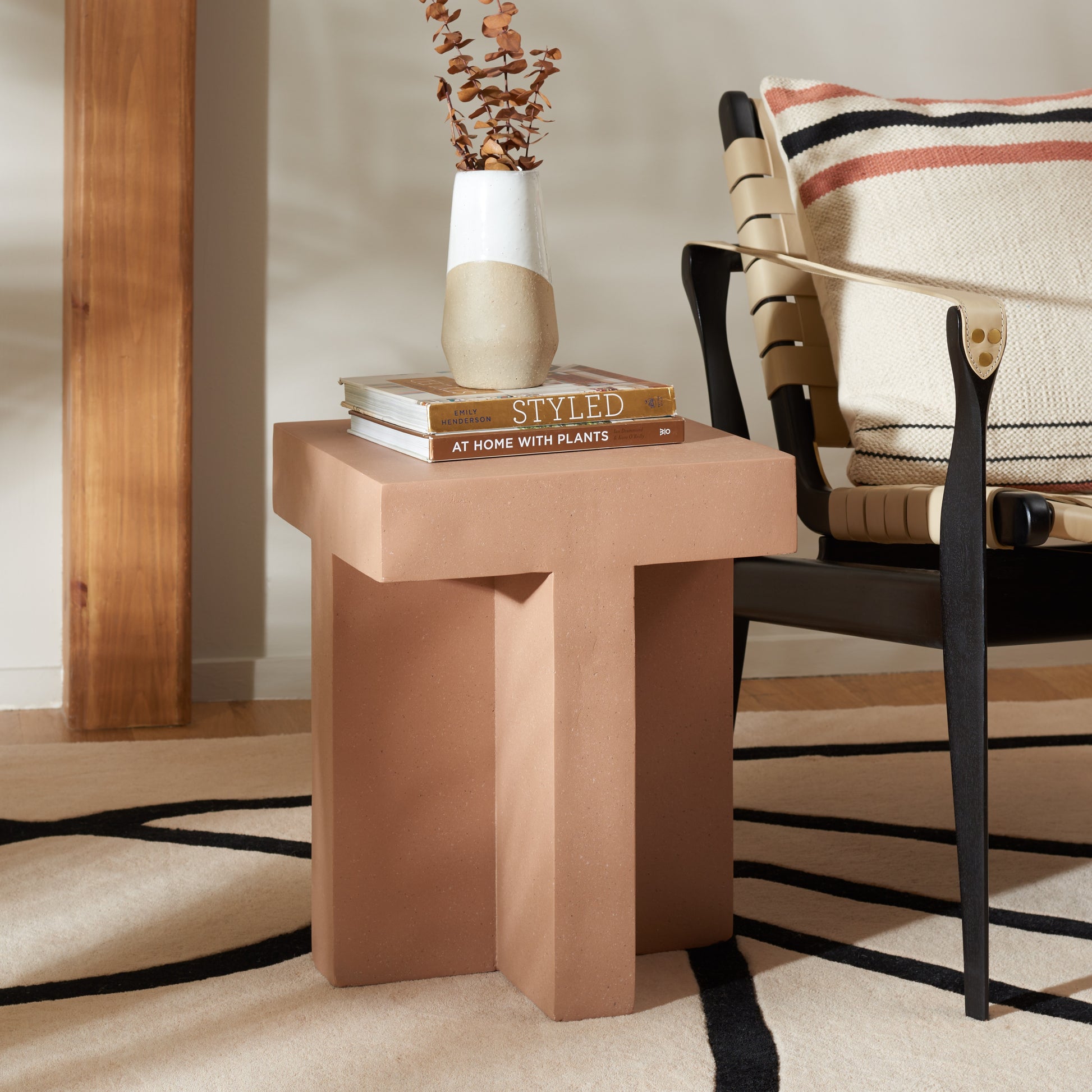 Safavieh Aldrich Modern Magnesium Oxide End Table, Terracotta