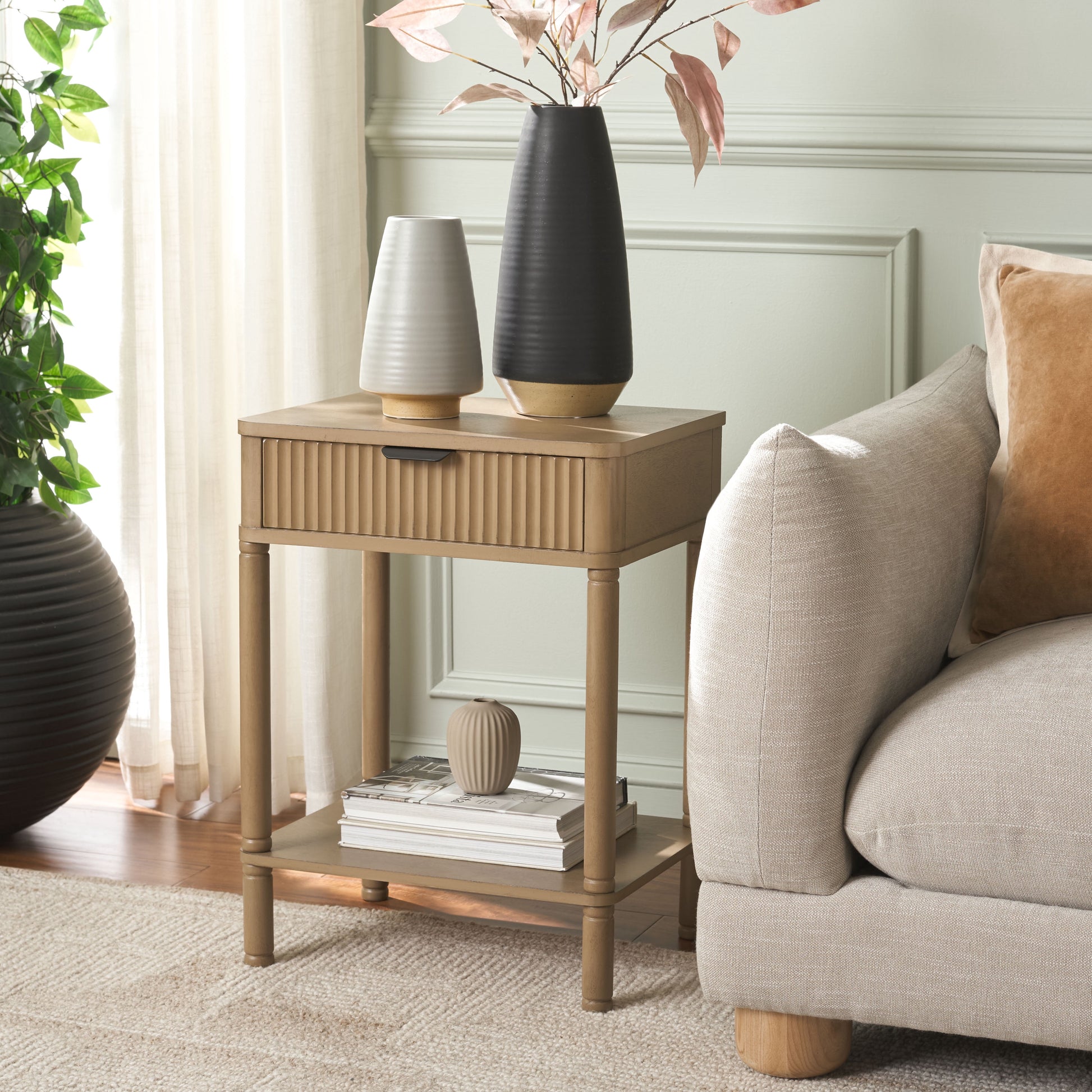 Safavieh Thurston Traditional Wood End Table, Desert Brown